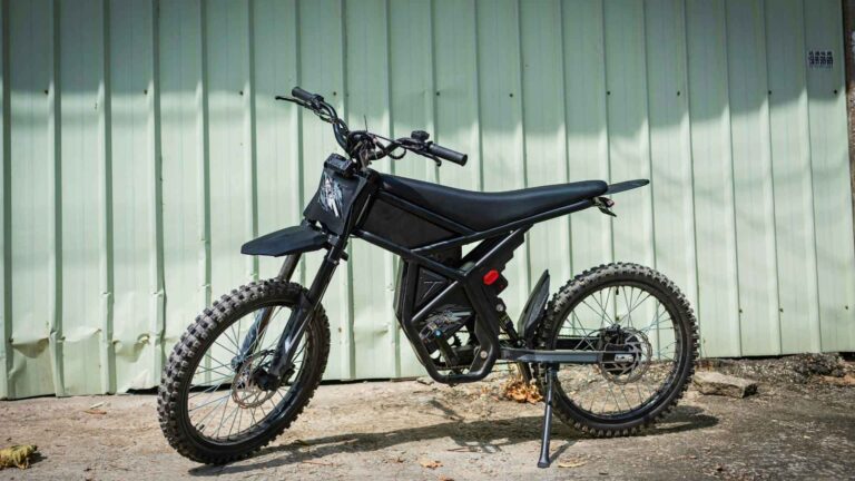 Moto elétrica para adultos.